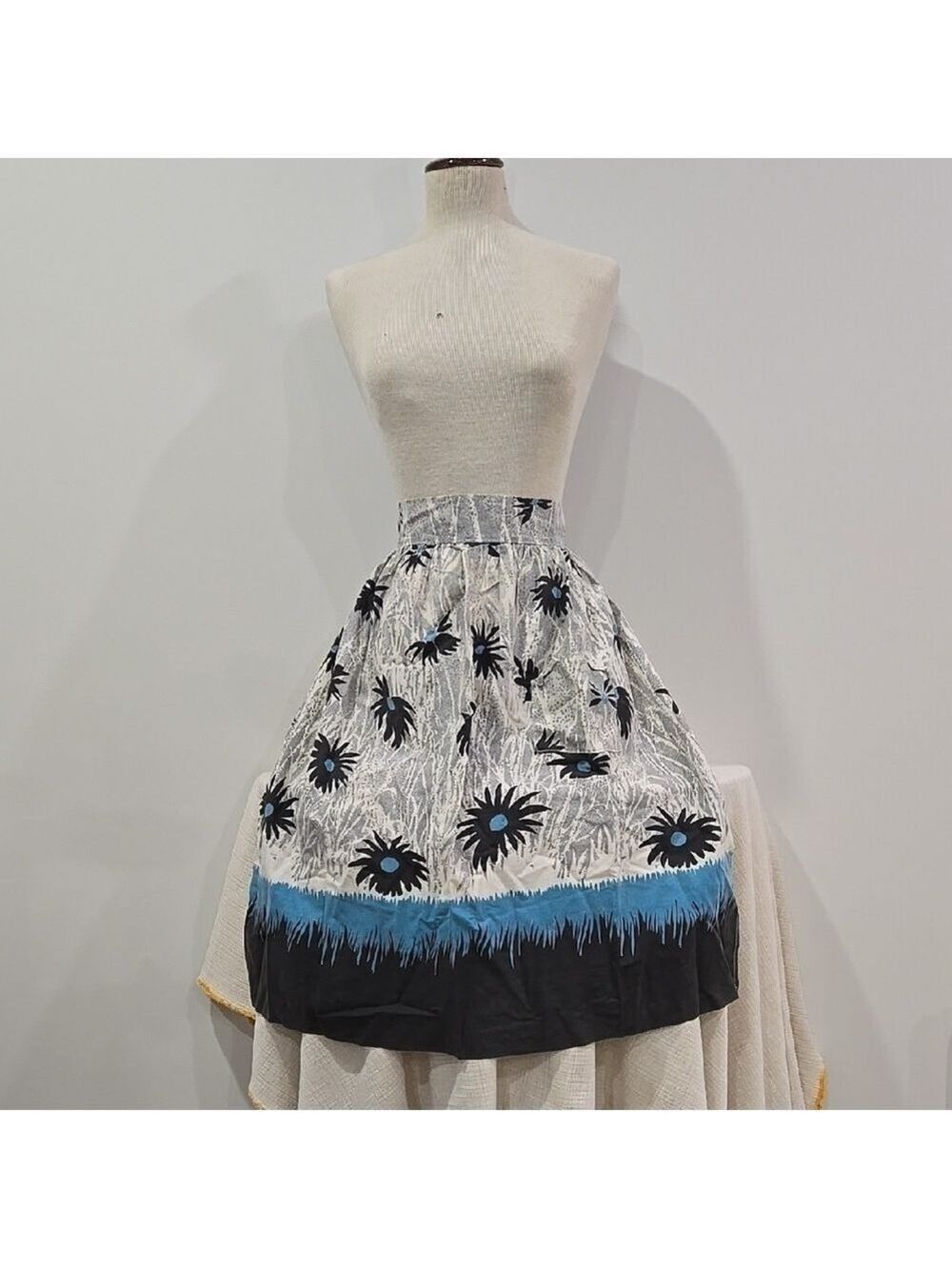 Retro 70's Floral Print Apron - Black and Blue